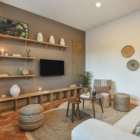 Nusa - 2 Bedrooms And Balcony In Santo Antonio リスボン