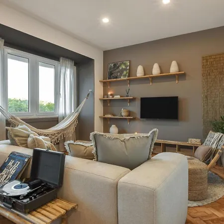 Nusa - 2 Bedrooms And Balcony In Santo Antonio リスボン