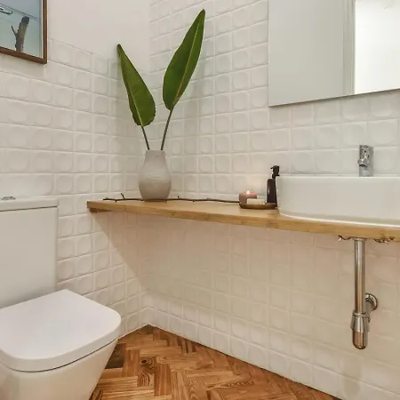 Nusa - 2 Bedrooms And Balcony In Santo Antonio リスボン