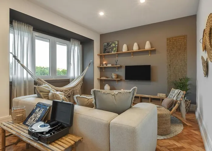 Nusa - 2 Bedrooms And Balcony In Santo Antonio Lizbona